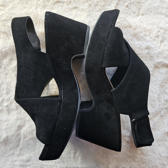 Clarks, Maritsa Lara Black Suede Wedge Sandals - Size 7.5. - Picture 3 of 7